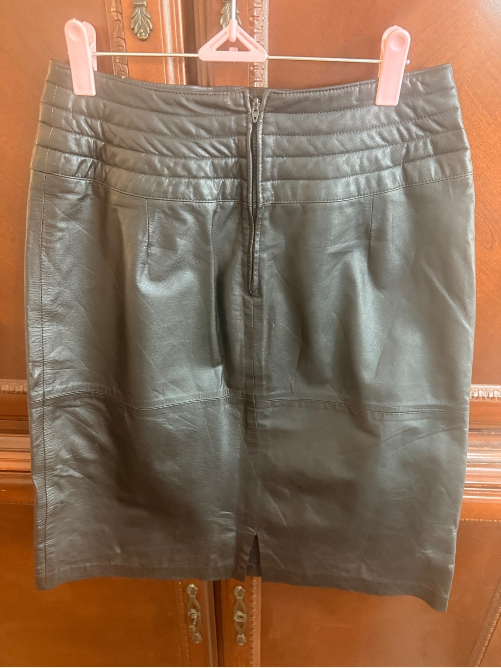West Bay Sport Leathers 
Vintage Black Leather Skirt 
waist 14” no stretch sz 10 - Picture 4 of 9